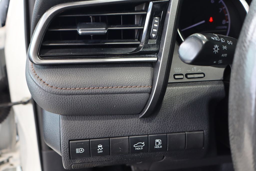 Vehicle image 14 of 36