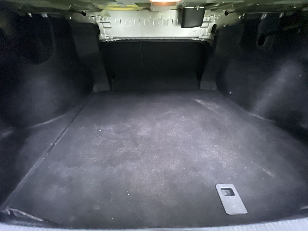 Vehicle image 26 of 28
