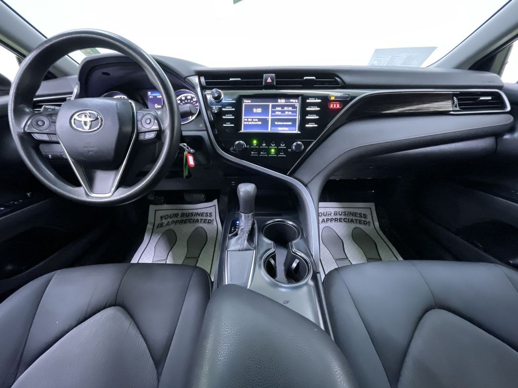 Vehicle image 17 of 28