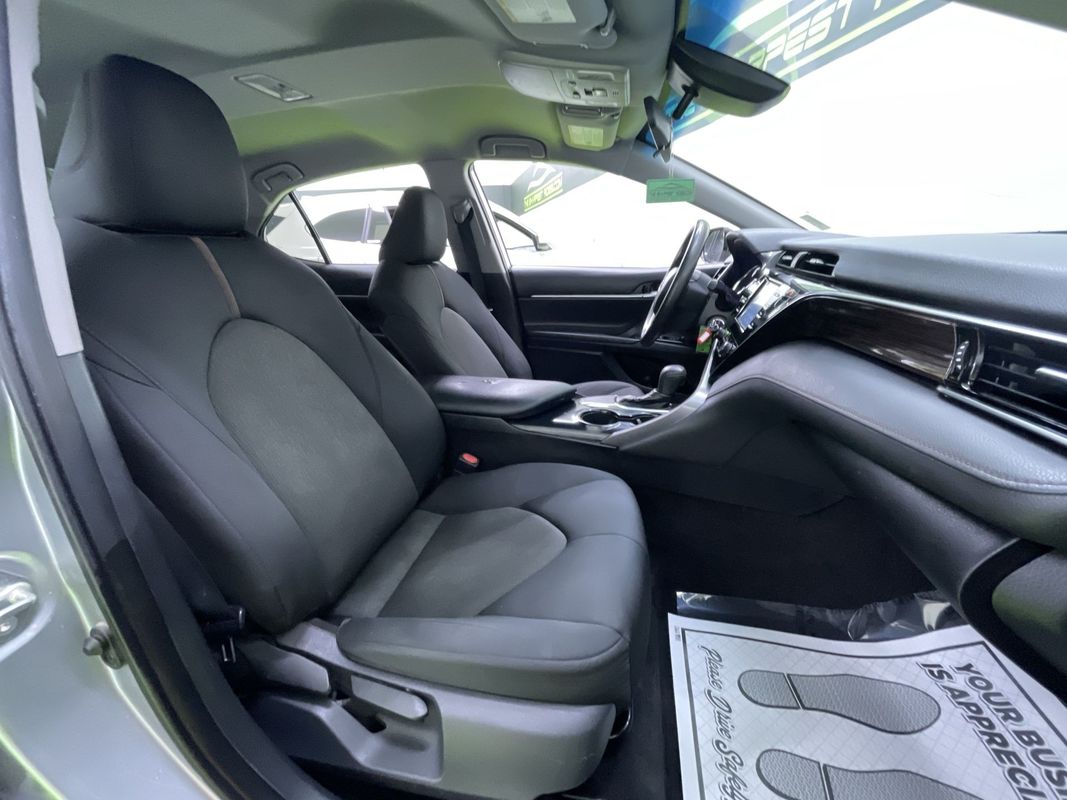 Vehicle image 27 of 28
