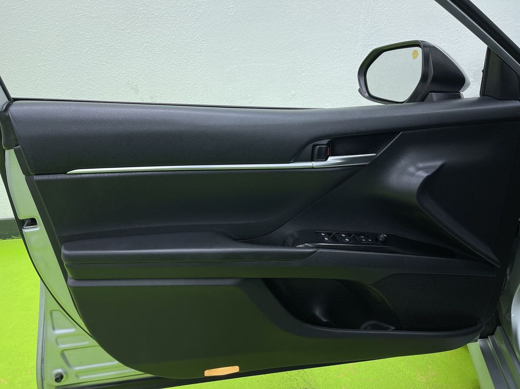 Vehicle image 15 of 28