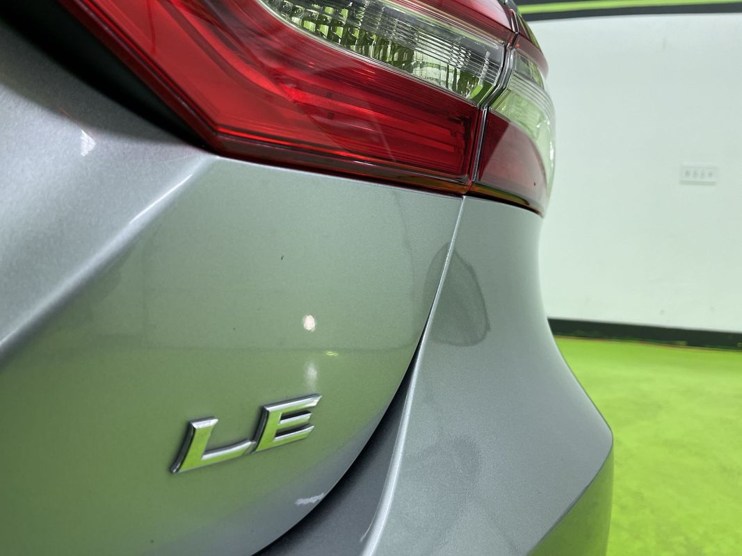 Vehicle image 13 of 28