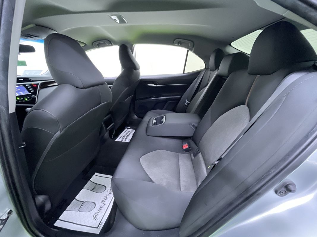 Vehicle image 25 of 28