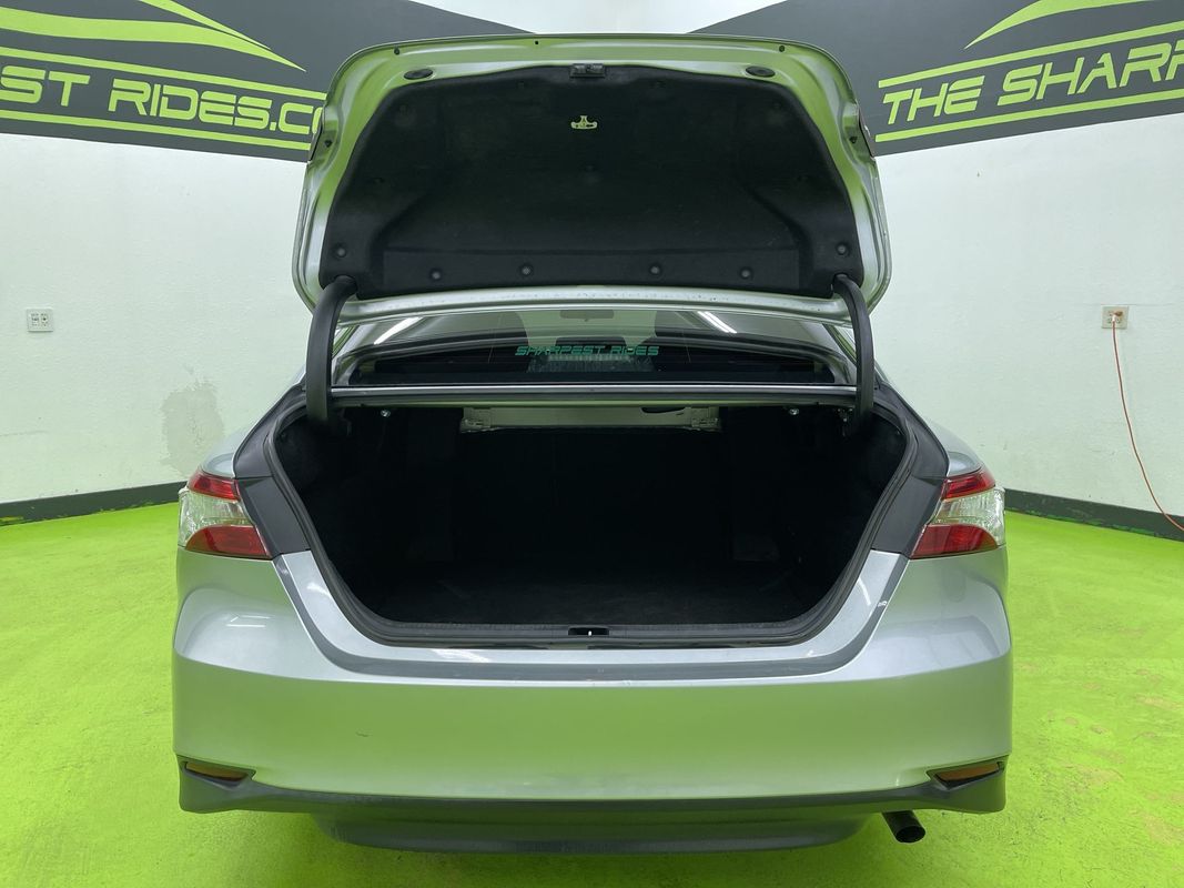 Vehicle image 11 of 28