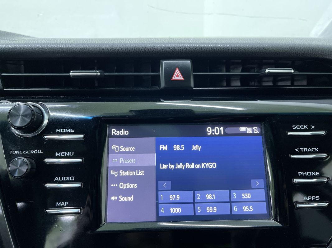 Vehicle image 20 of 28