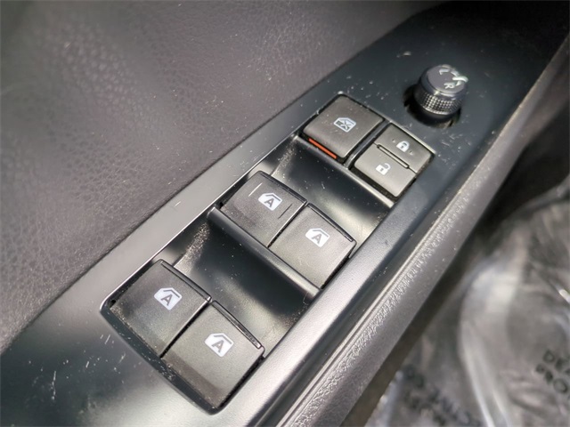 Vehicle image 21 of 25