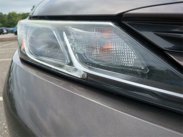 Vehicle image 10 of 25