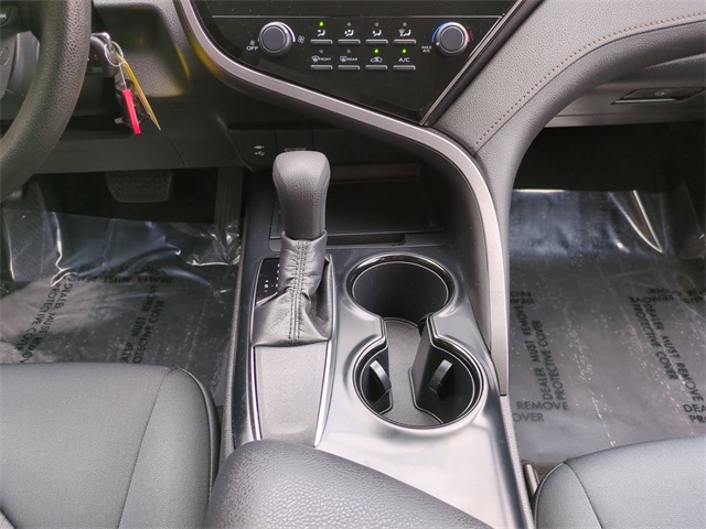 Vehicle image 18 of 25