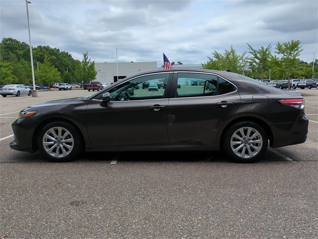 Vehicle image 8 of 25