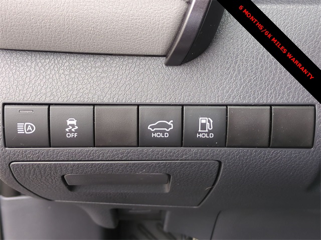 Vehicle image 31 of 34
