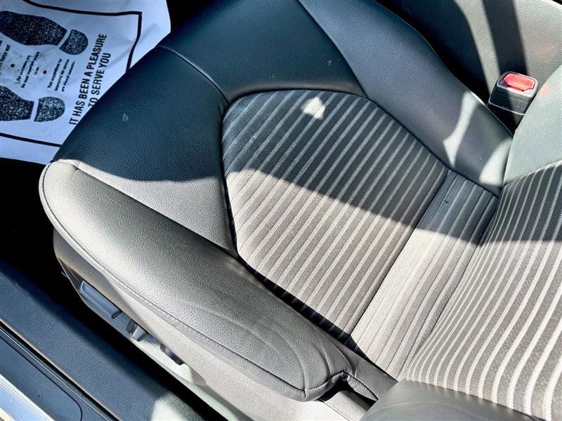 Vehicle image 26 of 50