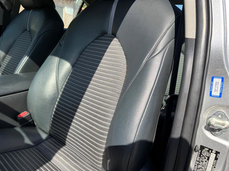 Vehicle image 27 of 50