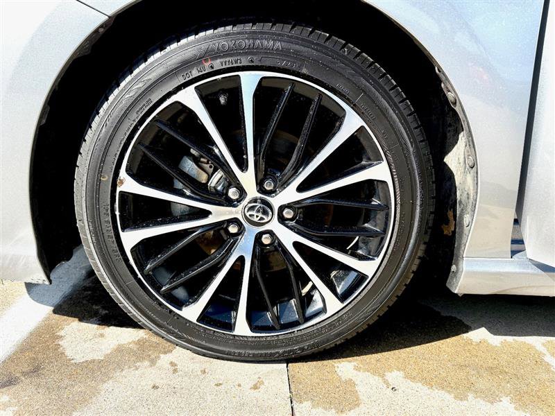 Vehicle image 47 of 50