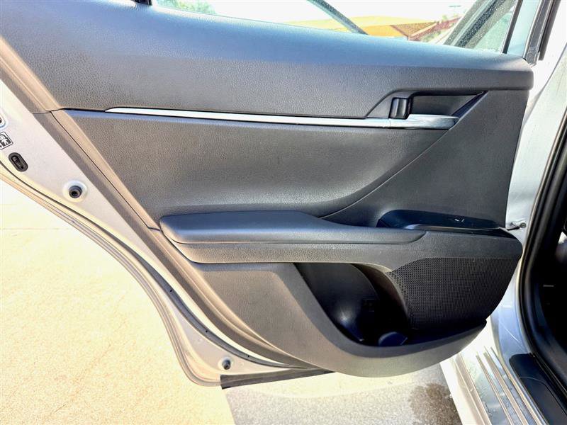Vehicle image 40 of 50