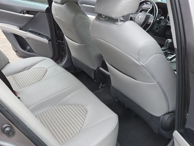 2019 Toyota Camry SE Image 8 of 14