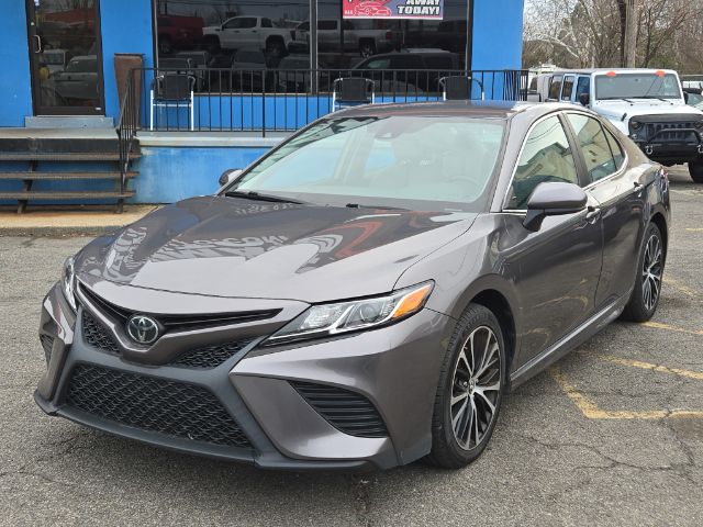 2019 Toyota Camry SE Image 1 of 14
