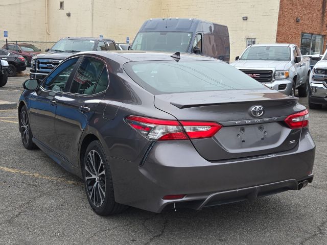 2019 Toyota Camry SE Image 6 of 14