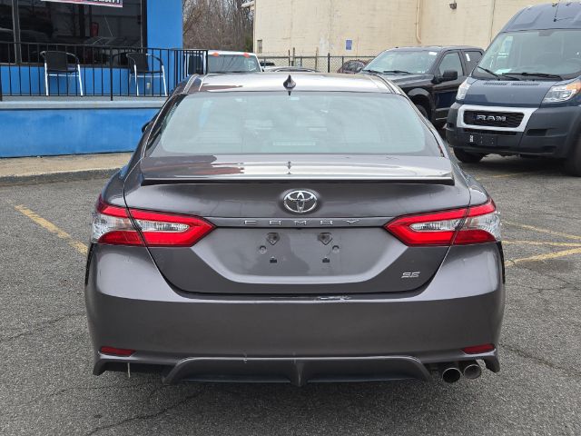 2019 Toyota Camry SE Image 5 of 14