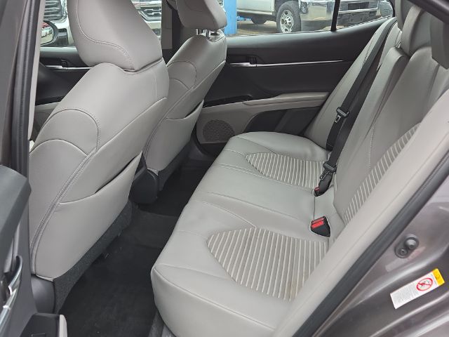 2019 Toyota Camry SE Image 7 of 14