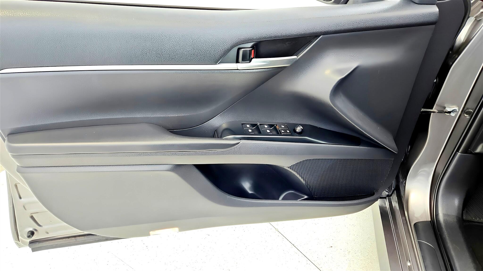 Vehicle image 41 of 59