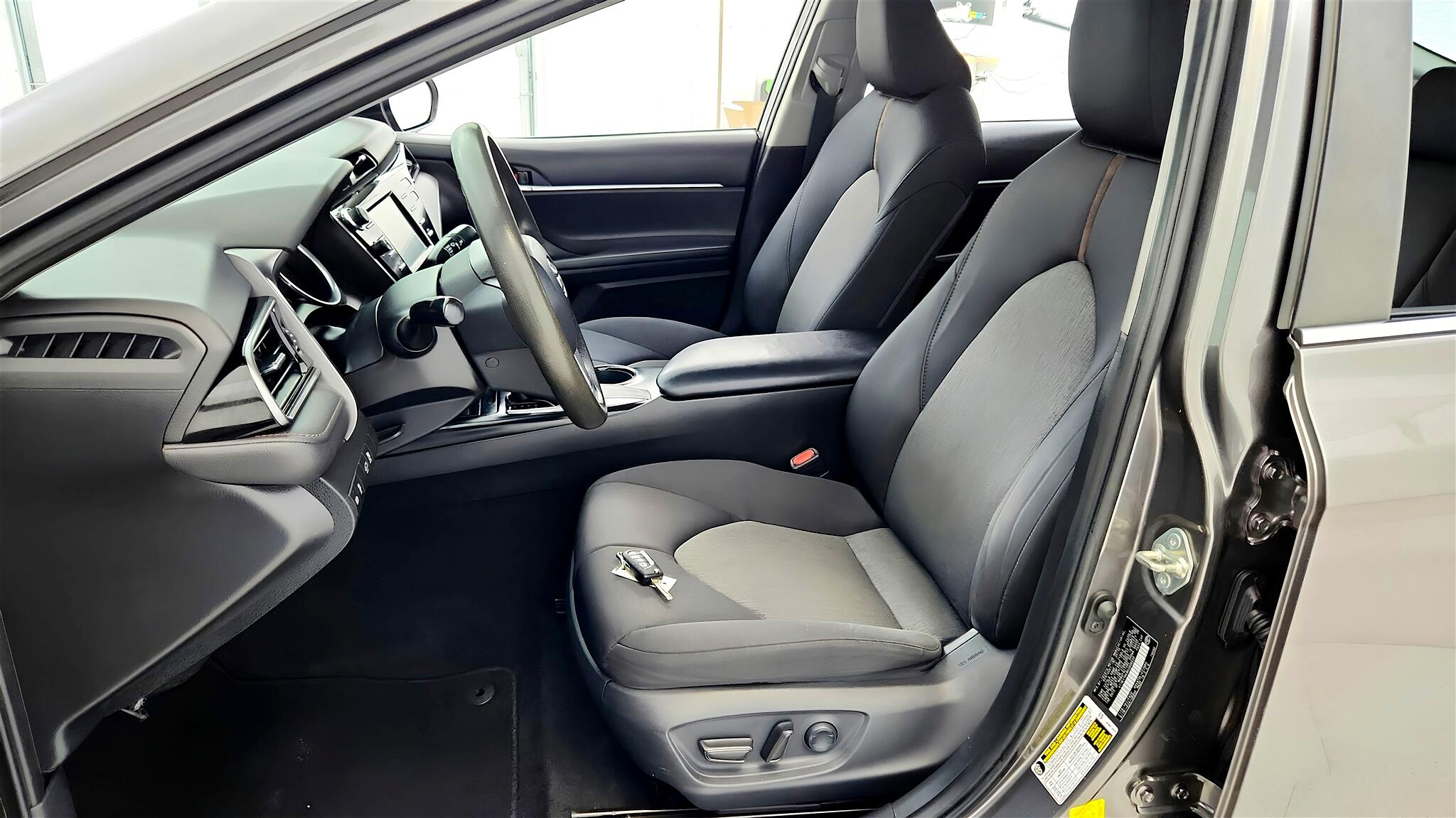 Vehicle image 28 of 59