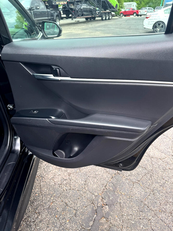 Vehicle image 34 of 37