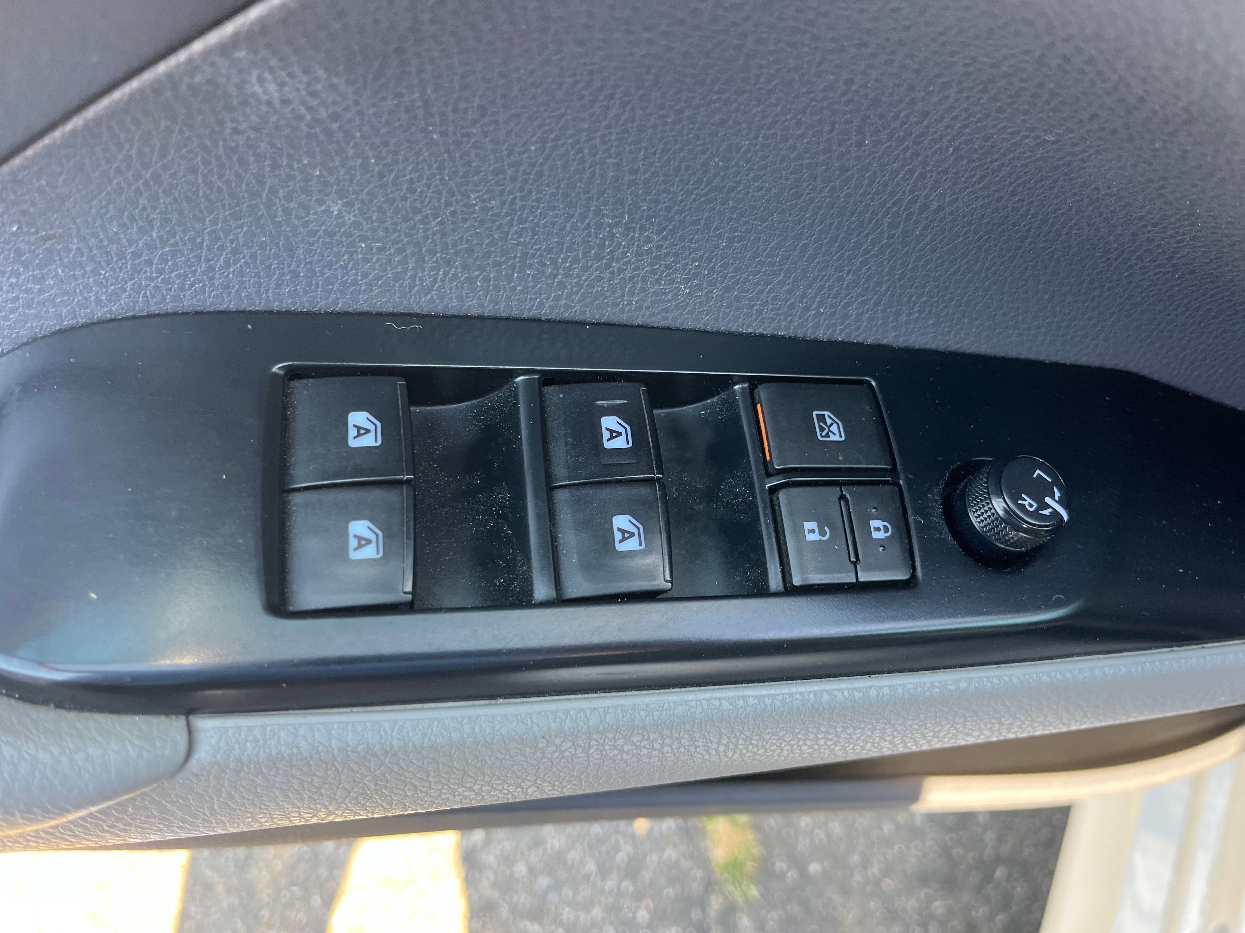 Vehicle image 33 of 57
