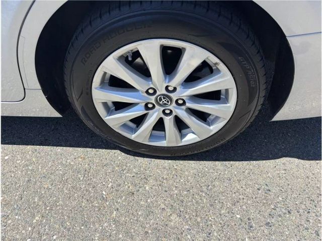 Vehicle image 10 of 14