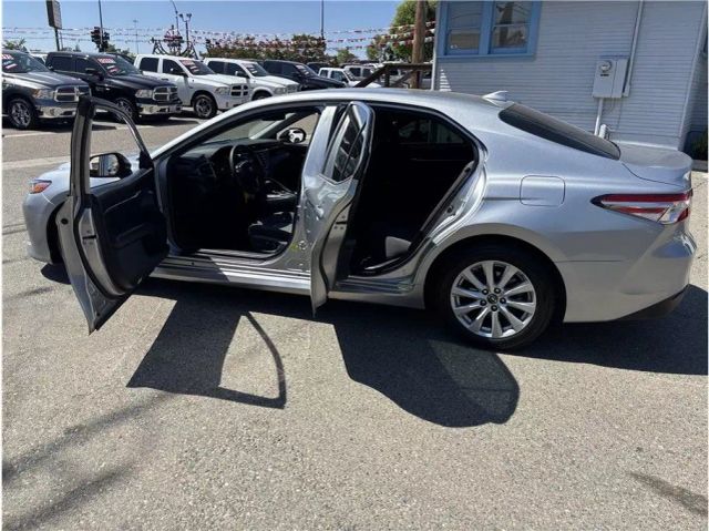 Vehicle image 8 of 14