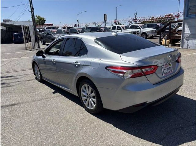 Vehicle image 7 of 14