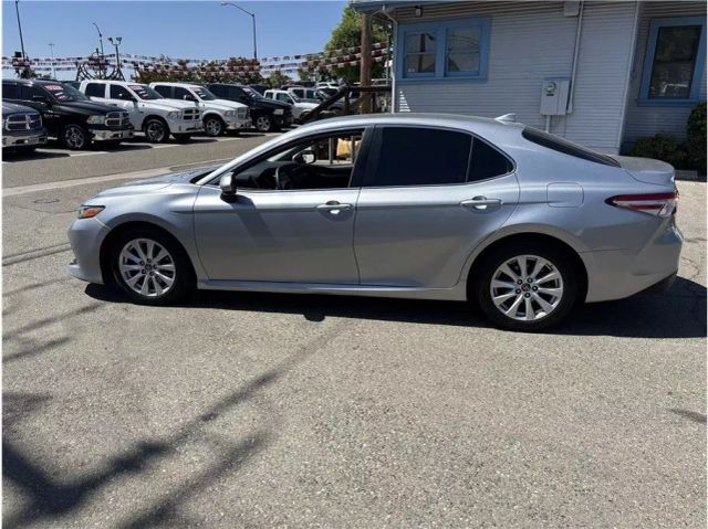 Vehicle image 9 of 14