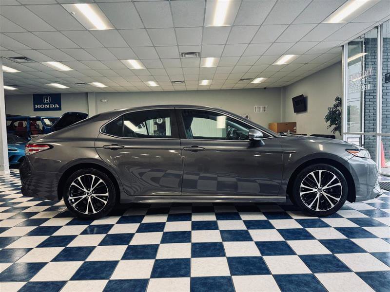 2019 Toyota Camry SE Image 1 of 30