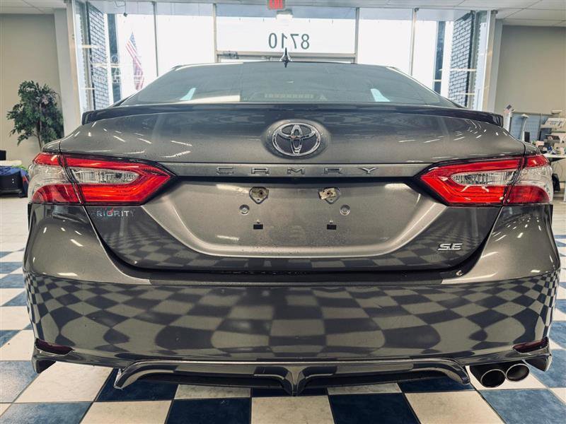 2019 Toyota Camry SE Image 3 of 30