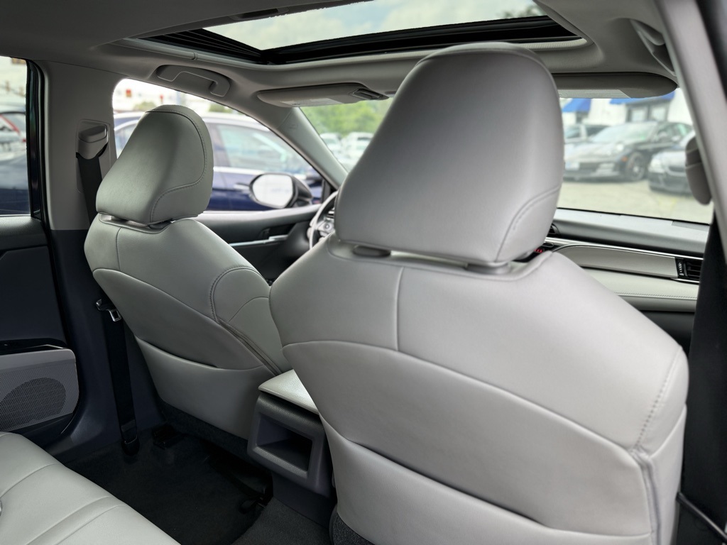 Vehicle image 19 of 31