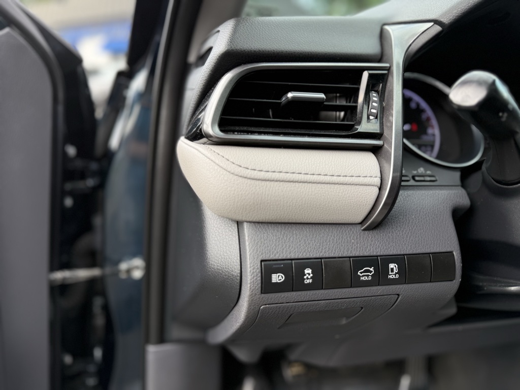Vehicle image 11 of 31