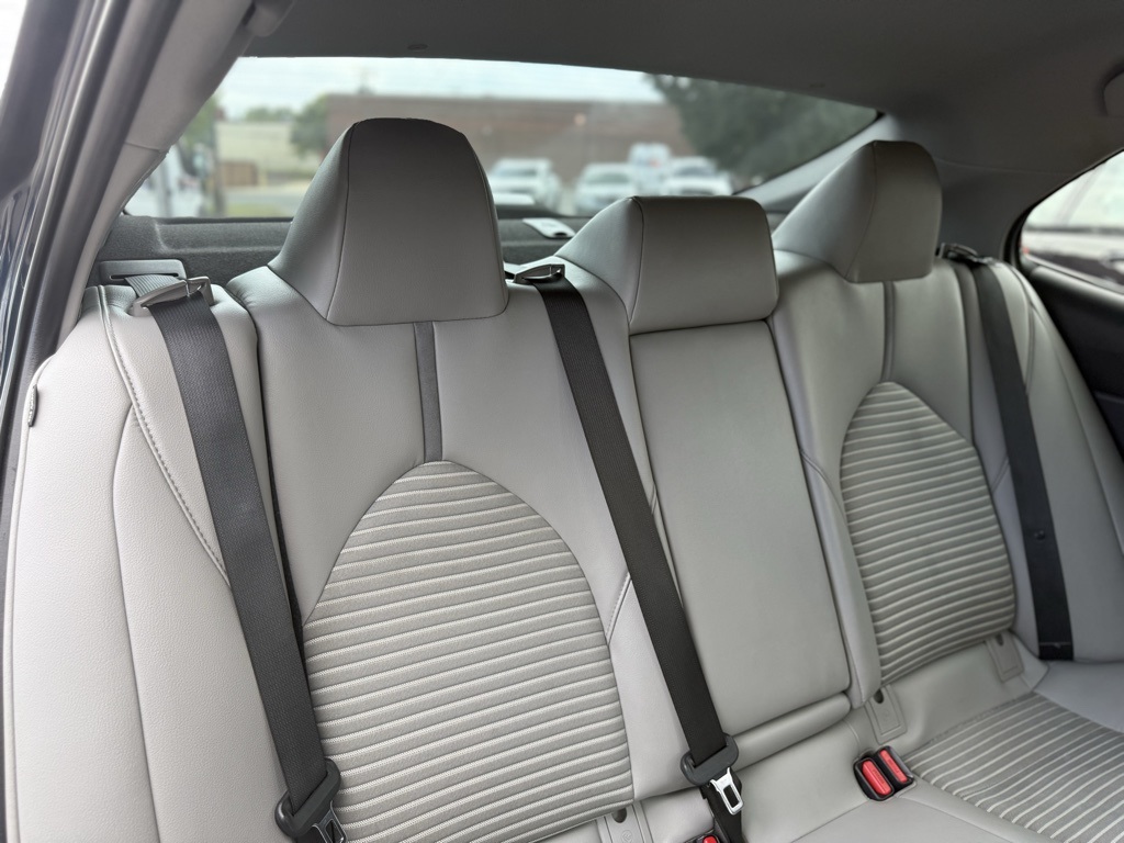Vehicle image 17 of 31