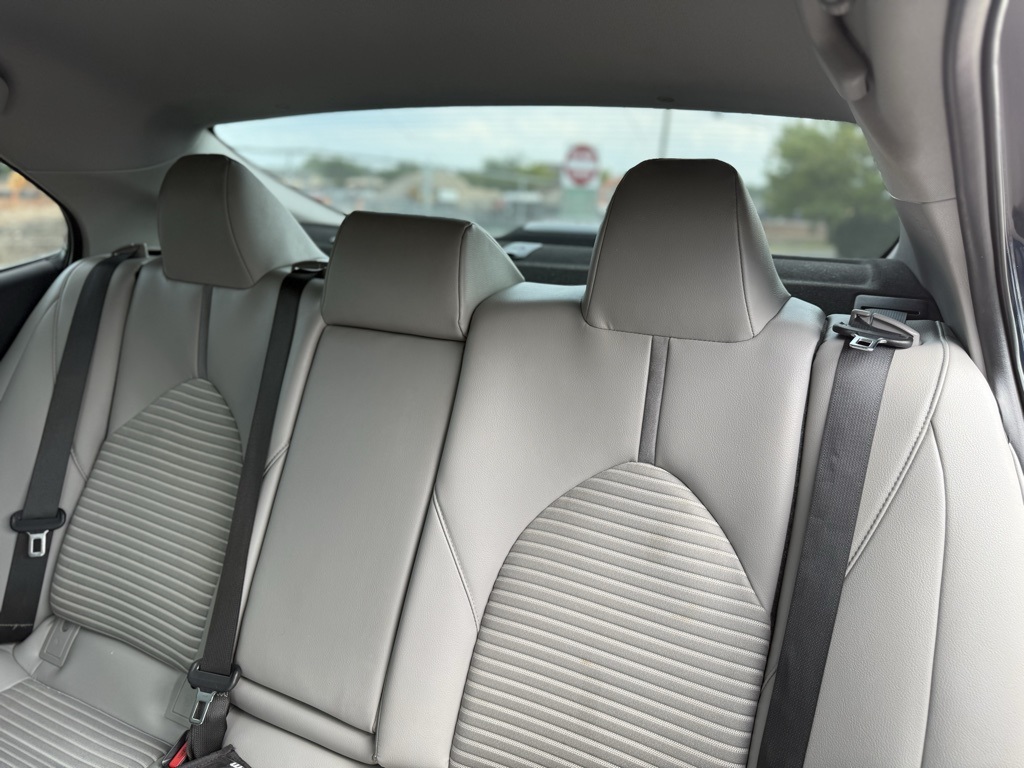 Vehicle image 16 of 31