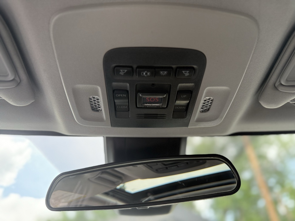 Vehicle image 22 of 31