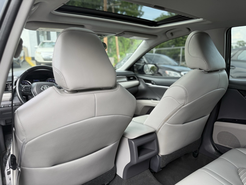 Vehicle image 20 of 31