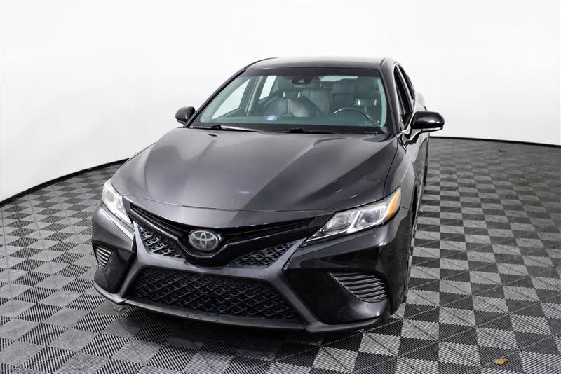 2019 Toyota Camry SE Image 3 of 41