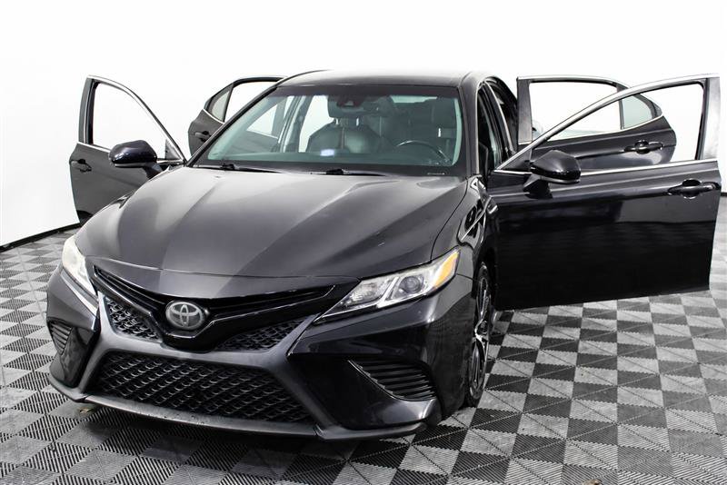 2019 Toyota Camry SE Image 1 of 41