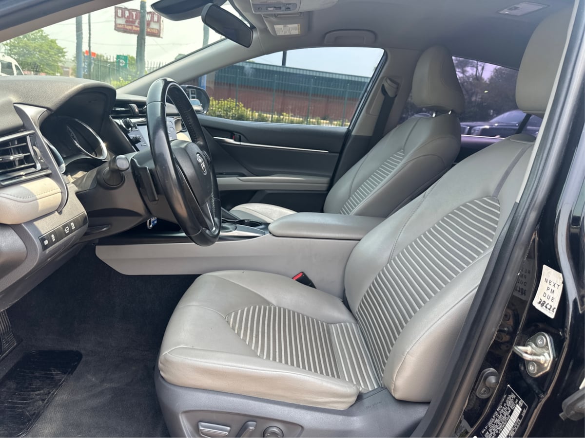 Vehicle image 10 of 35