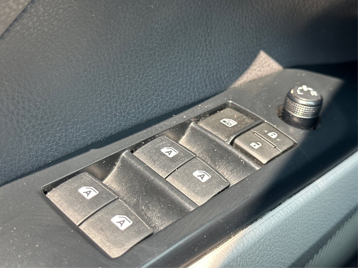 Vehicle image 26 of 35