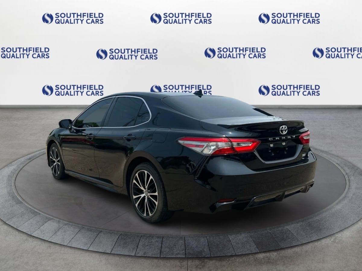Vehicle image 8 of 35