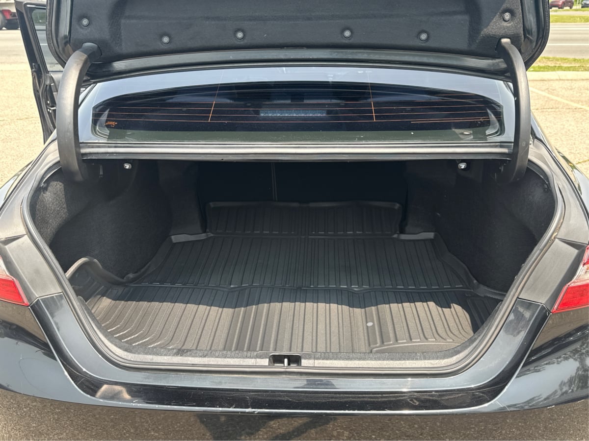 Vehicle image 11 of 35