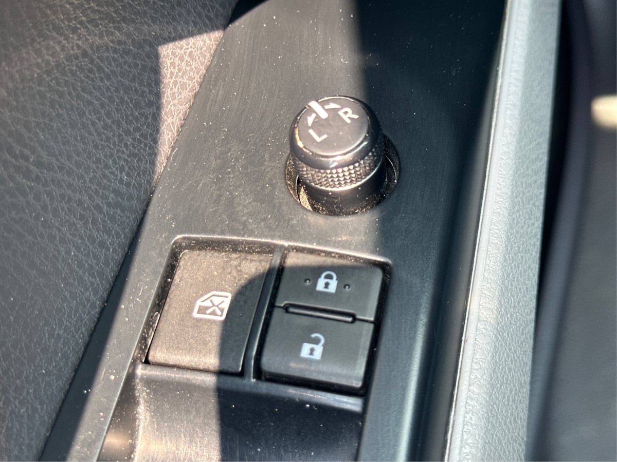 Vehicle image 27 of 35