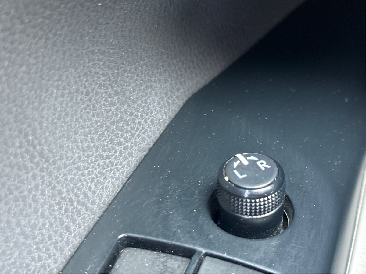 Vehicle image 28 of 35