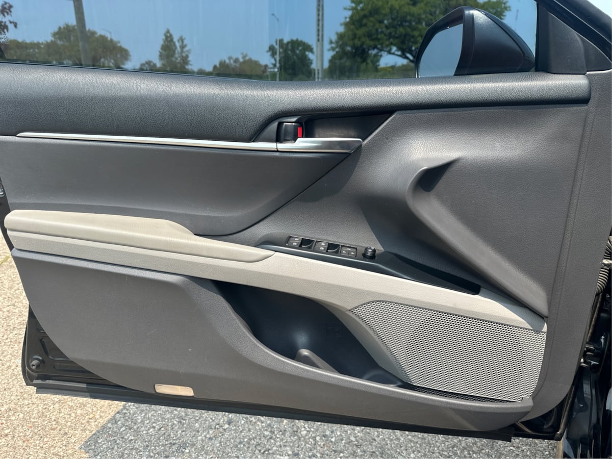 Vehicle image 13 of 35
