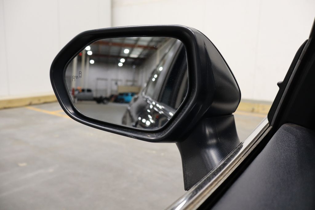 Vehicle image 33 of 35