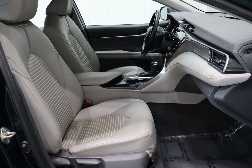 Vehicle image 10 of 35